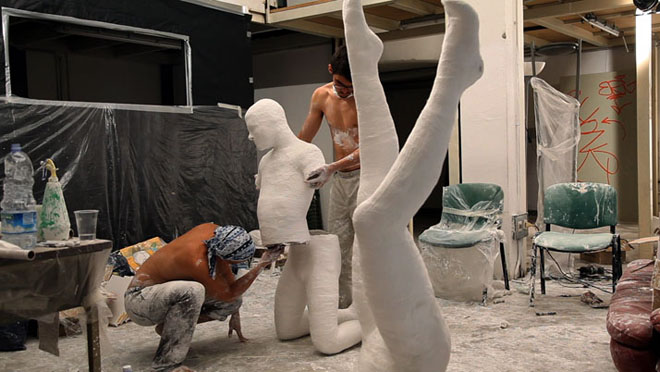 benetton-yatzer-lana-sutra-erik-ravelo-wool-sculpture